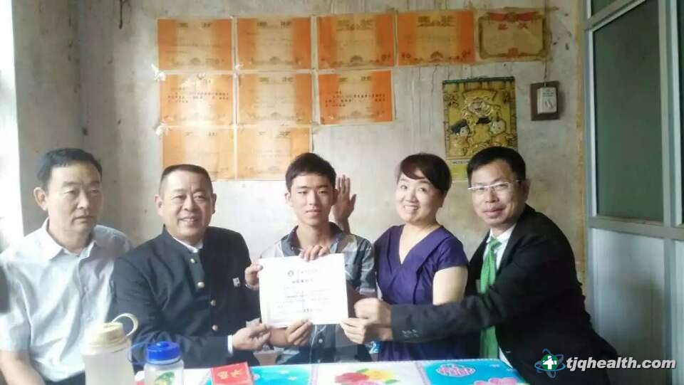 中國國際文化傳播中心組織部長(cháng)左津玲、天基權受資助學(xué)子