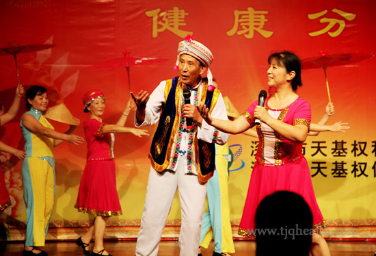 天基權的老客戶(hù)們獻上自編自演的精彩節目